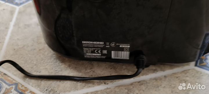 Соковыжималка центробежная Redmond RJ-916