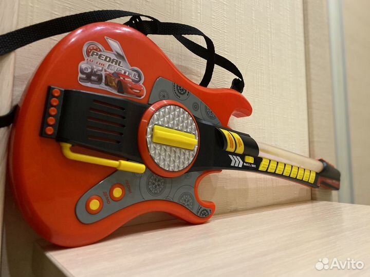 Гитара музыкальная