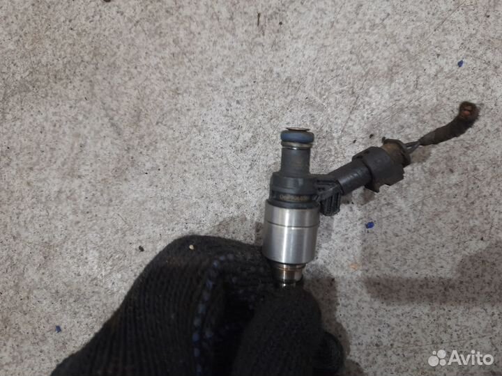 Топливная форсунка для 1.8 BZB CDA VW Passat B6