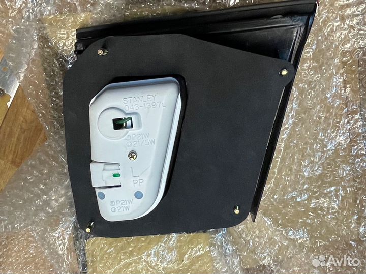 Фонарь задний внутренний Mazda 626