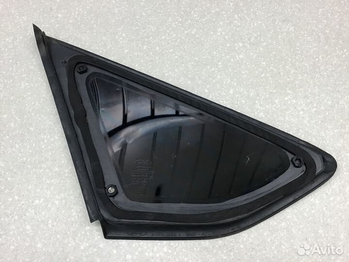 Стекло кузовное глухое правое Ford Focus III 2011