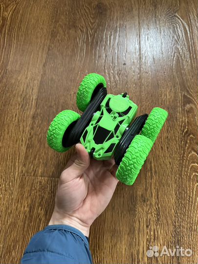 Машинка игрушка на пульте зеленая