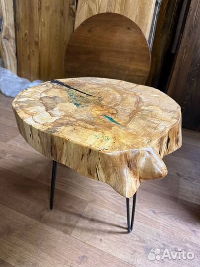 Столик журнальный в стиле лофт из каповой березы