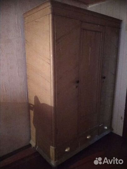 Шкаф старинный
