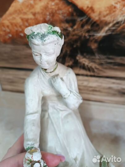 Гипсолитные статуэтки