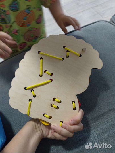 Игрушка на шнуровке