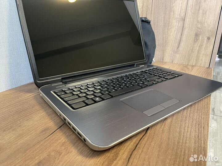 Мощный игровой ноутбук Dell 17.3