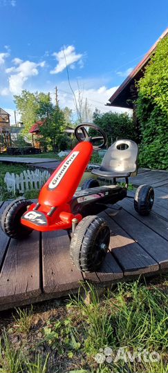 Детская педальная машина