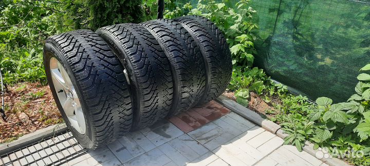 Goodyear UltraGrip 500 255/55 R18