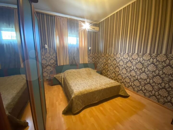 Коттедж 1340 м² на участке 37 сот.