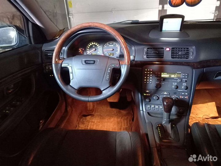 Разбираю на запчасти volvo s80