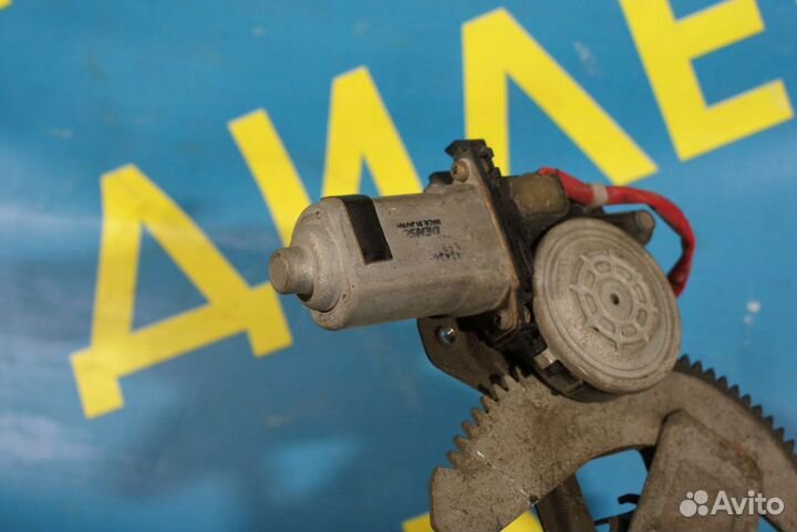 Передний правый стеклоподъемник Suzuki Baleno