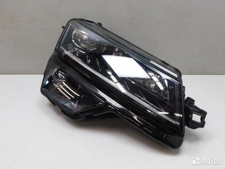Фара правая Skoda Karoq