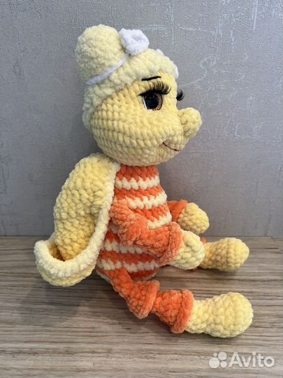 Вязаная игрушка пчелка ручная работа