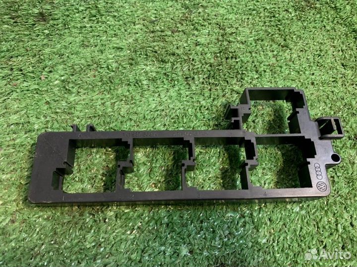 Блок реле Volkswagen Golf хетчбек BSE 2011