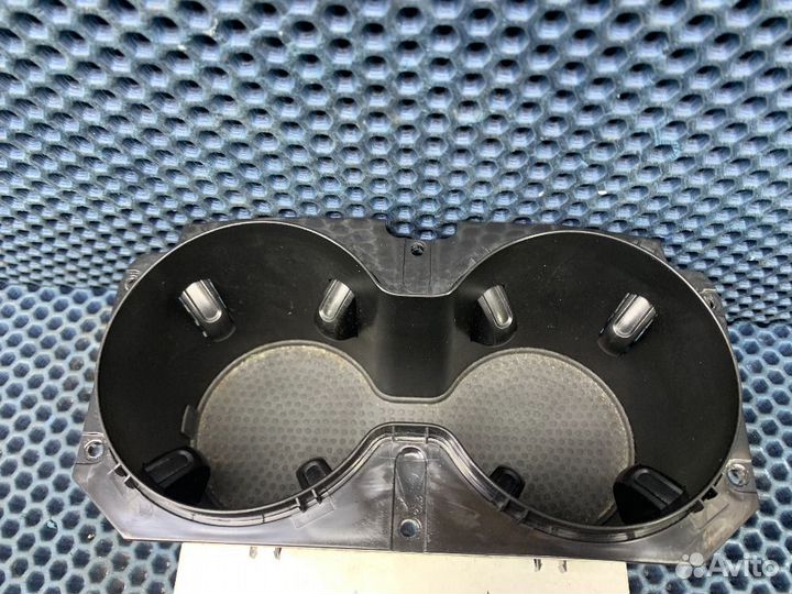 Подстаканник в консоль VW Touareg NF/FL до 2018