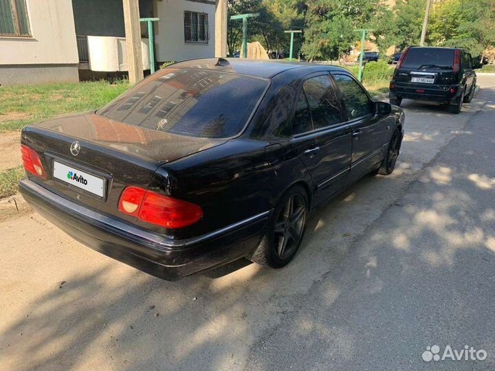 Mercedes-Benz E-класс 2.4 AT, 1997, битый, 450 000 км