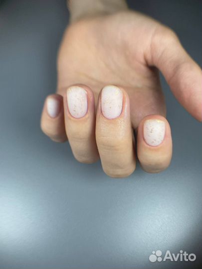 Модель на маникюр с покрытием гель-лак