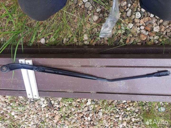 Поводок стеклоочистителя правый nissan qashqai Q10