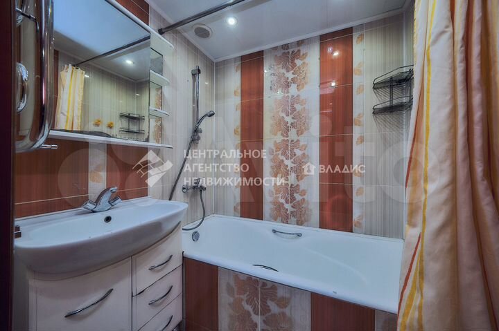 2-к. квартира, 53 м², 3/3 эт.