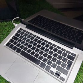 Ноутбук Apple macbook 13PRO 2010