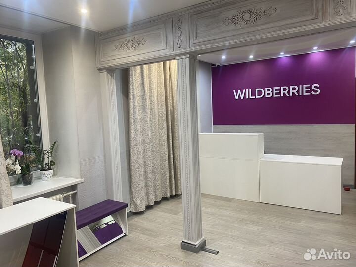 Работник пункта выдачи заказов