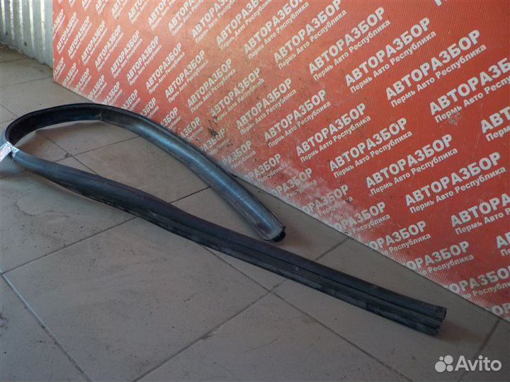 Уплотнитель двери правый LADA Largus R90 VAZ-21129