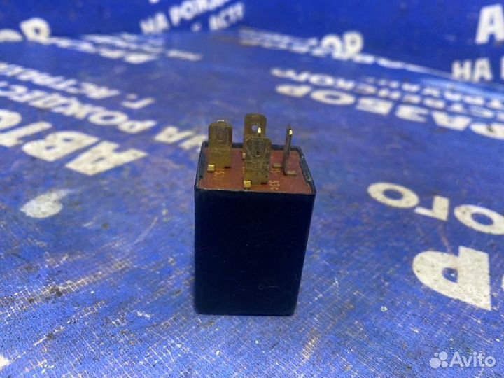 Реле Audi 80 седан 1991