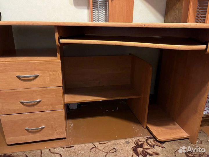 Компьютерный стол