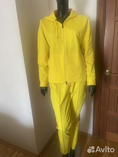 Костюм спортивный
