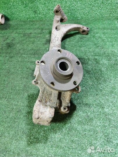 Кулак поворотный передний левый Volkswagen Passat