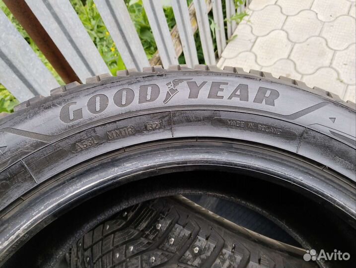 Goodyear Ultra Grip Ice Arctic 2 235/55 R18 104T