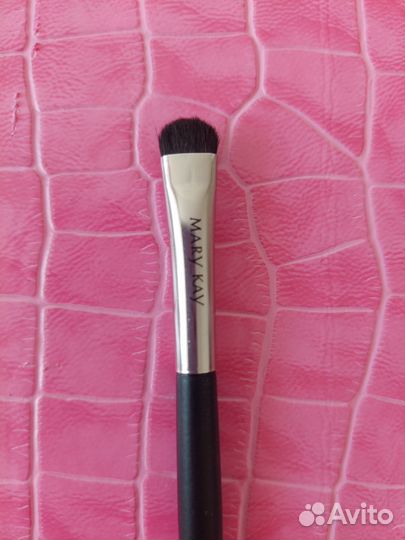 Плоская косметическая кисть