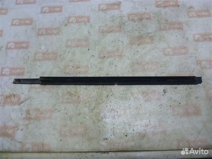 Уплотнитель стекла двери бархотка задний правый