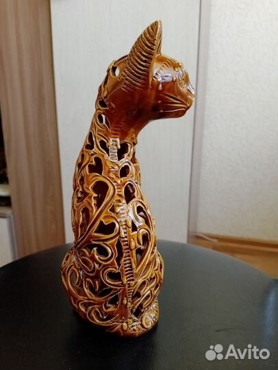 Коллекционная фигурка кошка