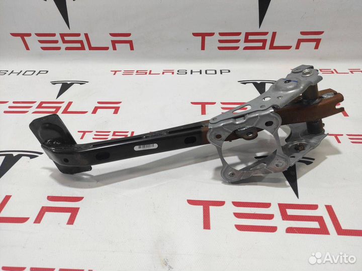 Педаль тормоза Tesla Model S 2015 1050657-00-A
