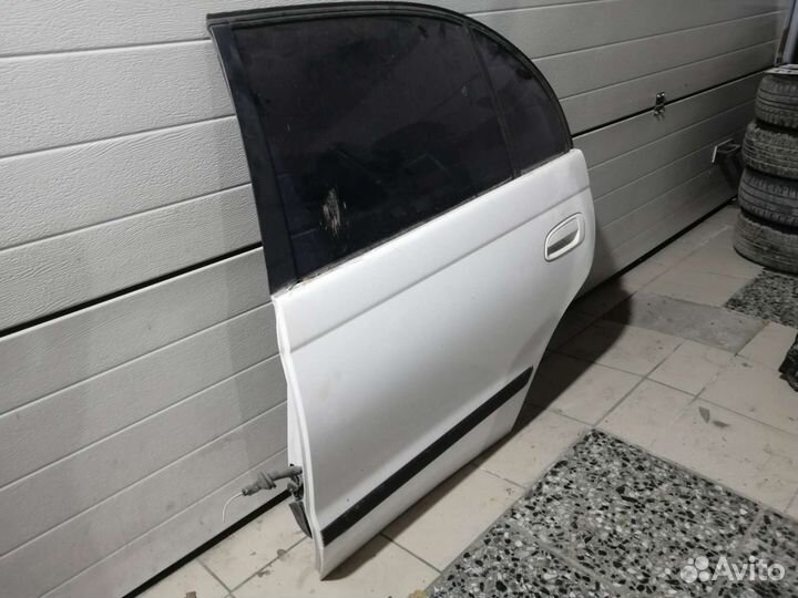 Задняя левая дверь toyota corona st190