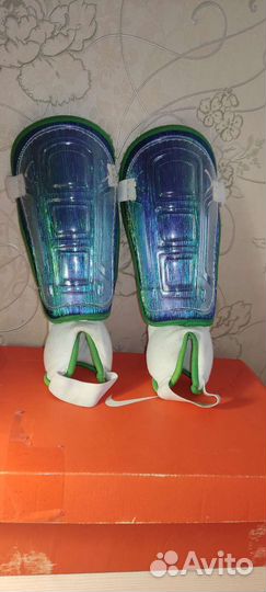 Щитки футбольные