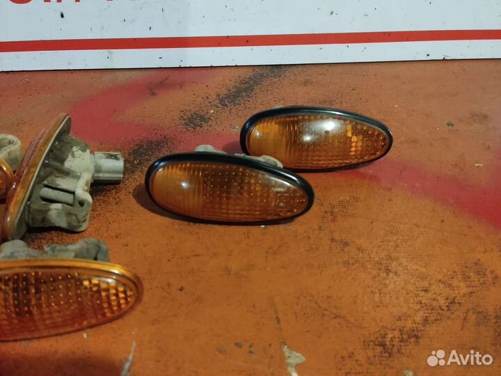 Повторитель поворота в крыло mitsubishi 1132-231