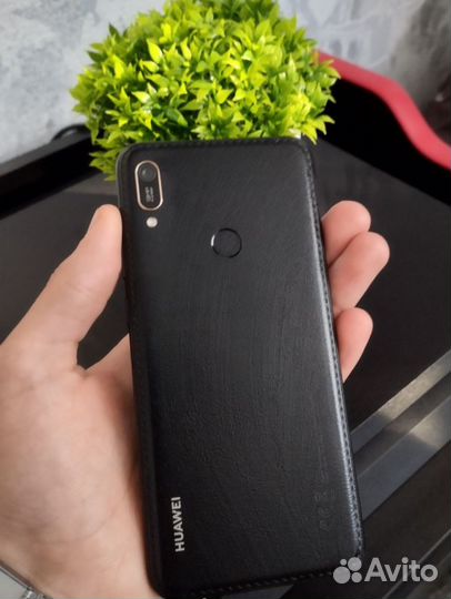 HUAWEI Y6 (2019), 2/32 ГБ