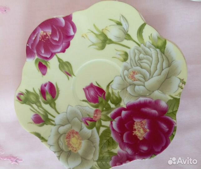 Чайные чашки с блюдцами