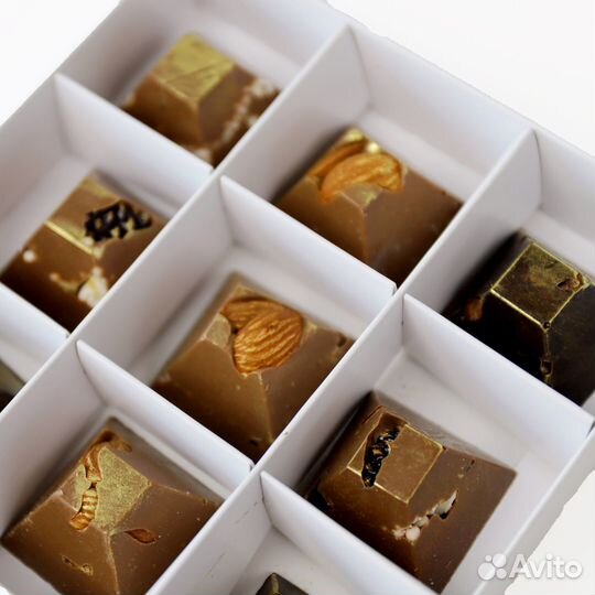 Шоколадный подарок. Пирамидки с шишкой и орехами