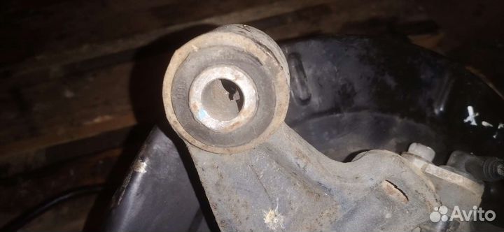 Кулак задний правый, левый x-trail t30 2wd