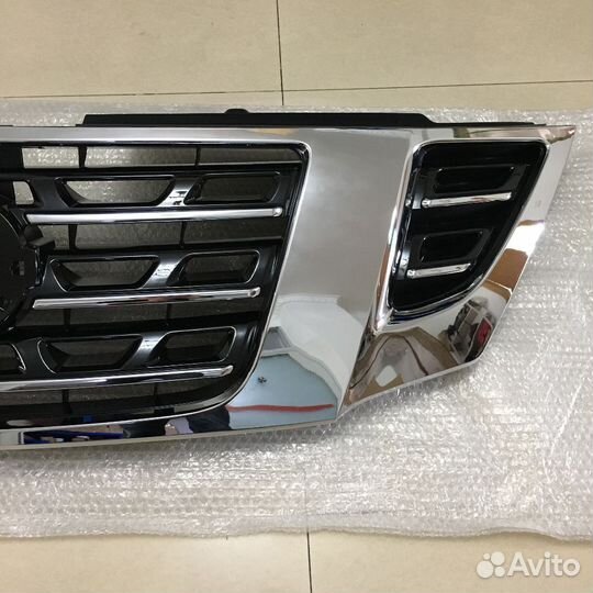 Nissan Patrol Y62 Решетка радиатора G3ZW1