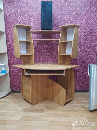 Компьютерный стол