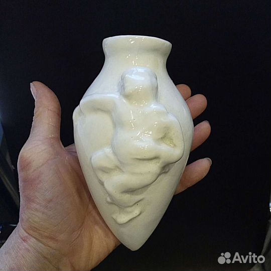 Фарфоровая статуэтка