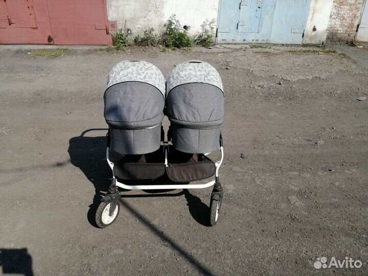 Коляска для двойни