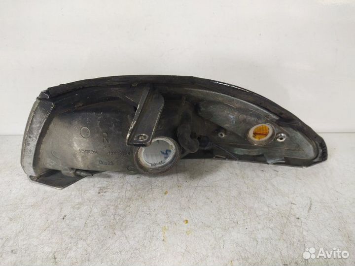 Габарит передний правый Toyota Carina Ed