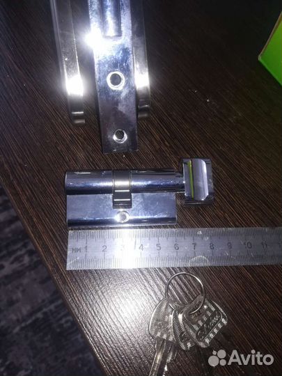 Замок врезной с ручкой