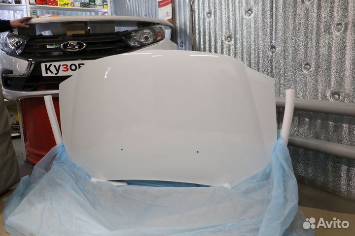 Капот Лада Ларгус в цвет белый 221 Ледниковый